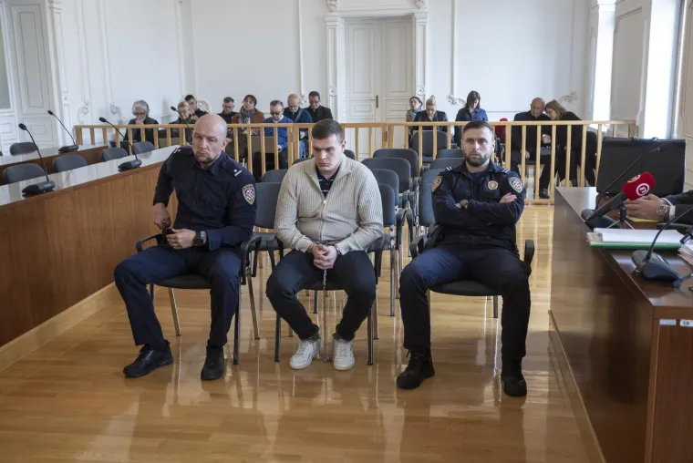 Biv&scaron;i policajac koji je ubio Mihaelu u lancima stigao na sud: 'Smatram se krivim, ali...'