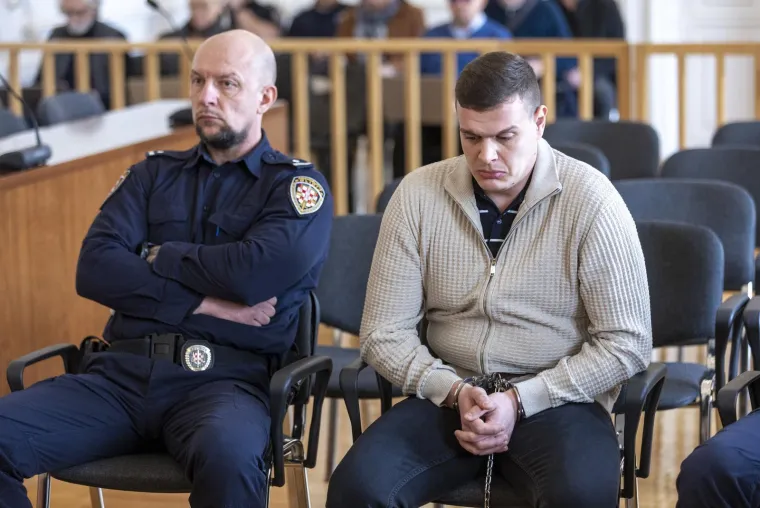 Biv&scaron;i policajac koji je ubio Mihaelu u lancima stigao na sud: 'Smatram se krivim, ali...'