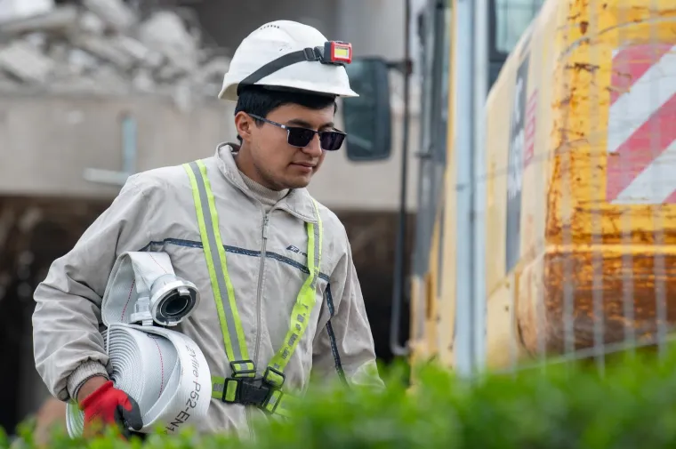 Bageri okupirali Vjesnik, radi se na sve strane: Pogledajte kako izgleda ru&scaron;enje kultnog nebodera