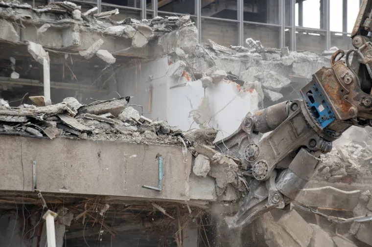 Bageri okupirali Vjesnik, radi se na sve strane: Pogledajte kako izgleda ru&scaron;enje kultnog nebodera