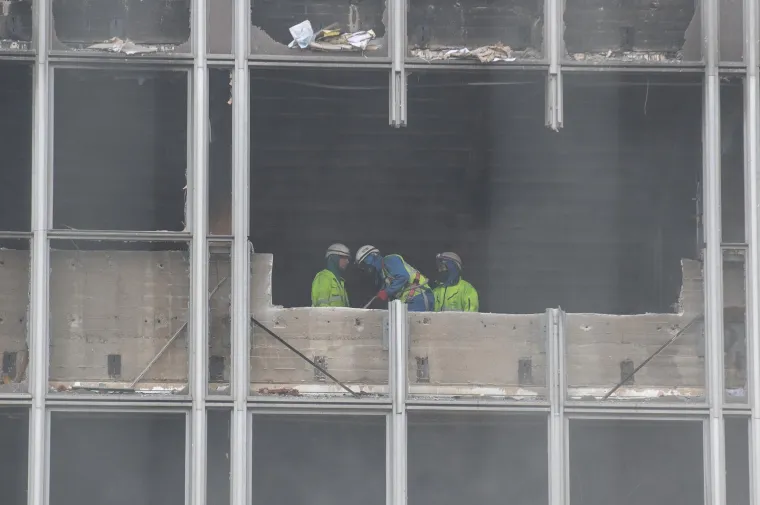 Bageri okupirali Vjesnik, radi se na sve strane: Pogledajte kako izgleda ru&scaron;enje kultnog nebodera
