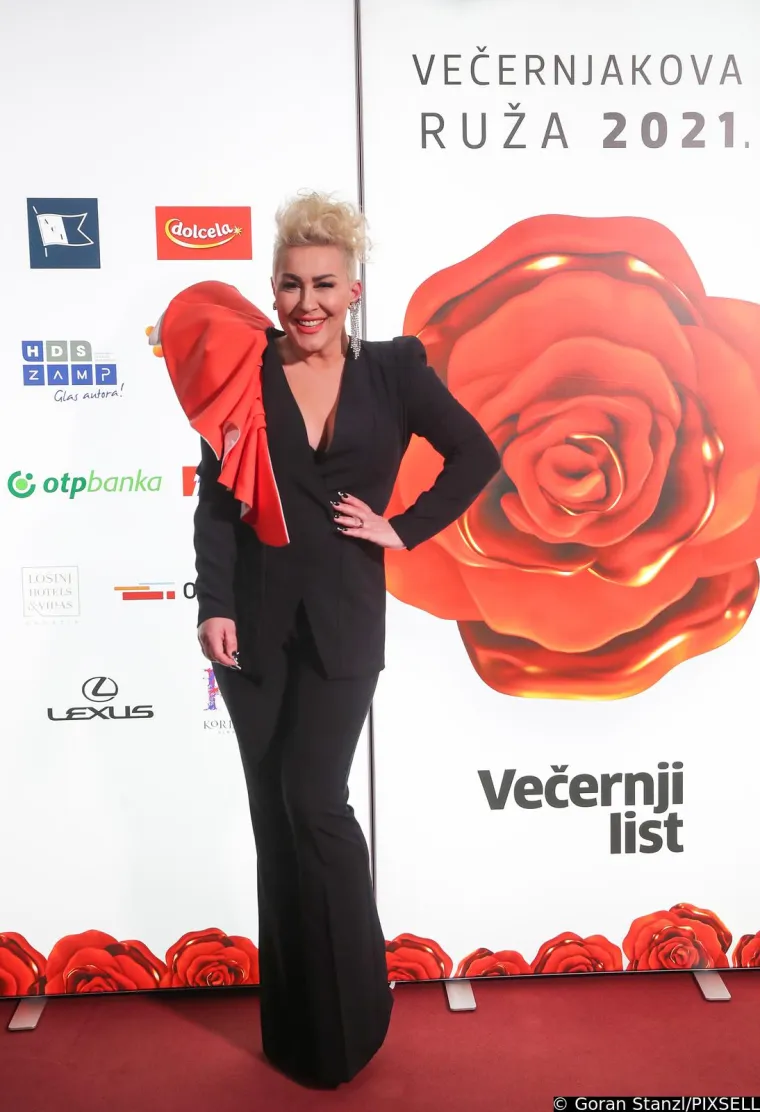 Večeras je Večernjakova ruža: Prisjetili smo se modnih trenutaka koji su obilježili pro&scaron;le dodjele