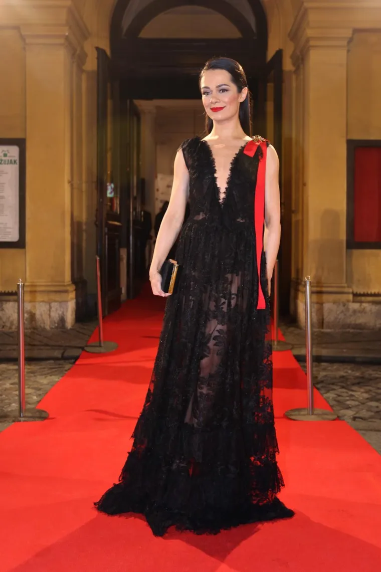 Večeras je Večernjakova ruža: Prisjetili smo se modnih trenutaka koji su obilježili pro&scaron;le dodjele