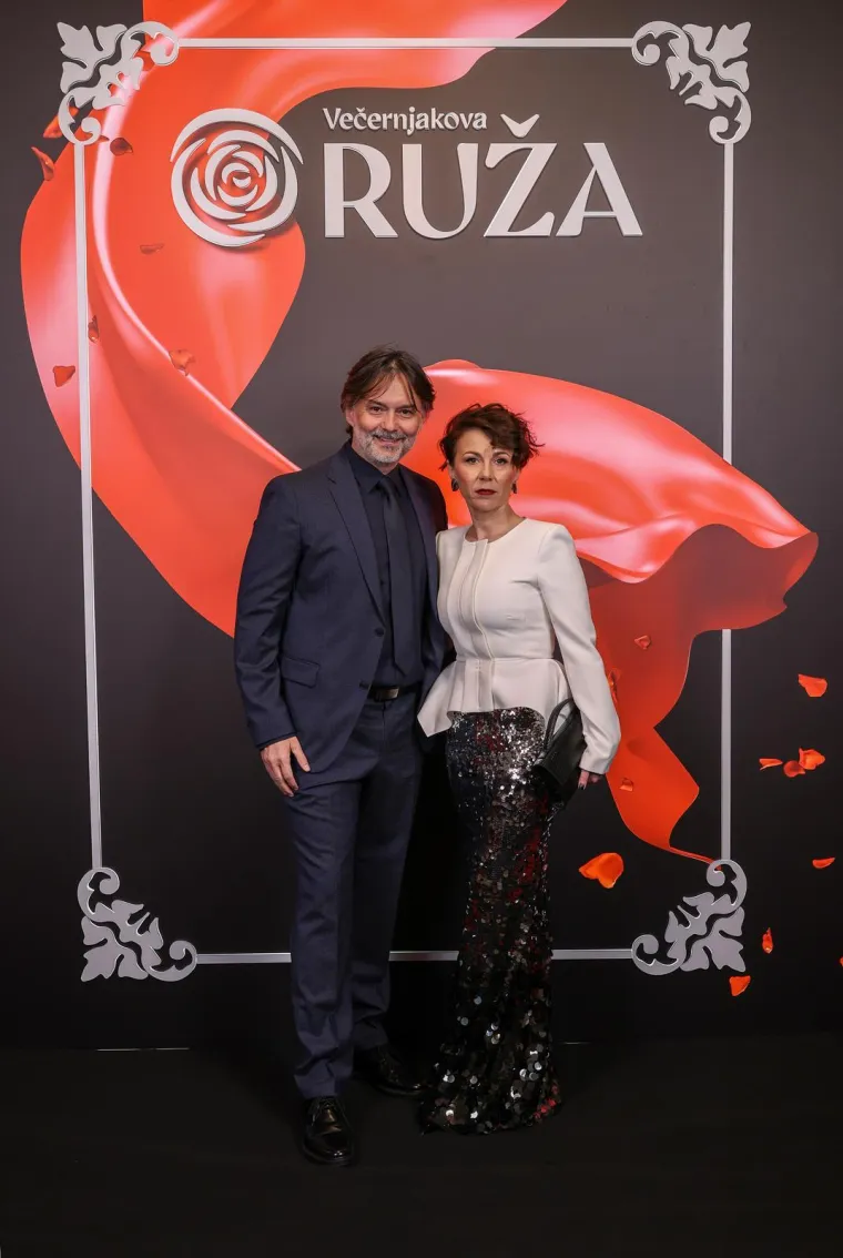 Dodjela Večernjakove ruže: Pogledajte koje su zvijezde zablistale na crvenom tepihu