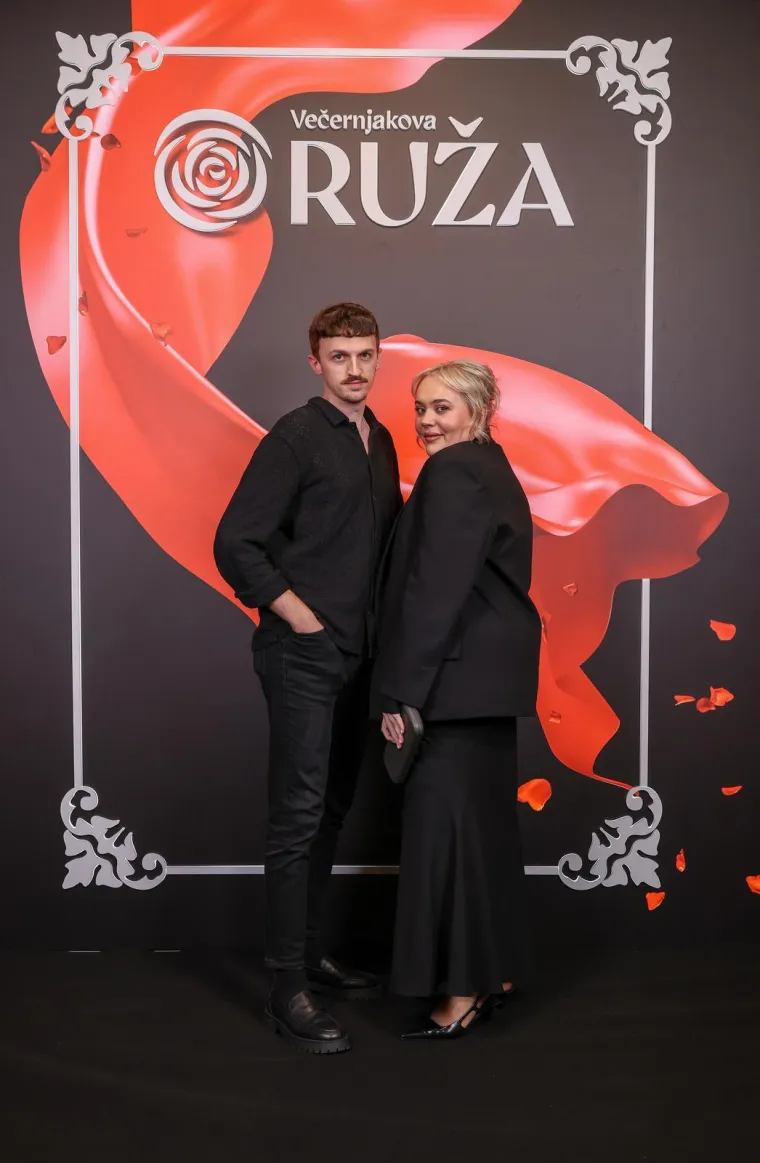 Dodjela Večernjakove ruže: Pogledajte koje su zvijezde zablistale na crvenom tepihu