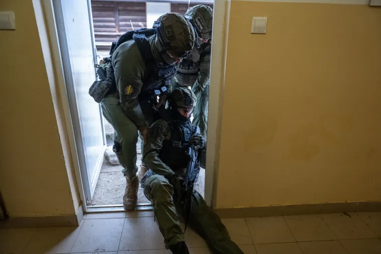 Ne, ovo nije igrica! Ovako se to radi u stvarnom životu: Pogledajte vježbu vojne policije i specijalaca