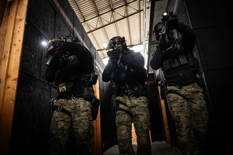 Ne, ovo nije igrica! Ovako se to radi u stvarnom životu: Pogledajte vježbu vojne policije i specijalaca