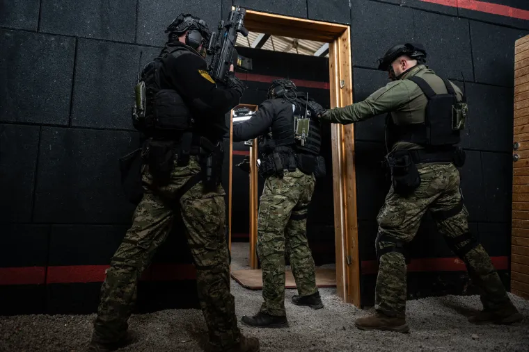 Ne, ovo nije igrica! Ovako se to radi u stvarnom životu: Pogledajte vježbu vojne policije i specijalaca