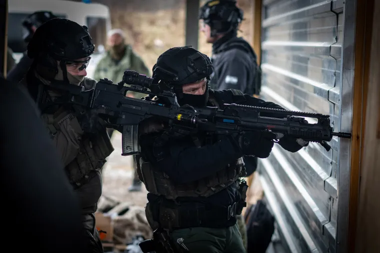 Ne, ovo nije igrica! Ovako se to radi u stvarnom životu: Pogledajte vježbu vojne policije i specijalaca