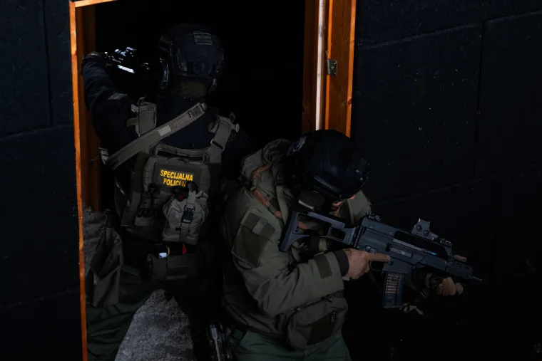 Ne, ovo nije igrica! Ovako se to radi u stvarnom životu: Pogledajte vježbu vojne policije i specijalaca