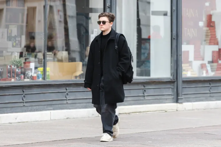 Korzo kao Milano! Djevojka u crnoj kožnoj jakni odu&scaron;evila na &scaron;pici, ali i drugi su pre&scaron;li modnu igricu