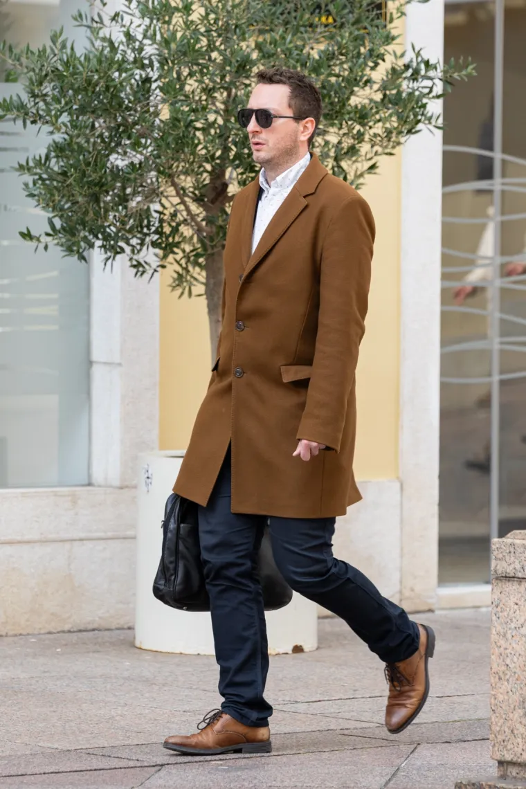 Korzo kao Milano! Djevojka u crnoj kožnoj jakni odu&scaron;evila na &scaron;pici, ali i drugi su pre&scaron;li modnu igricu