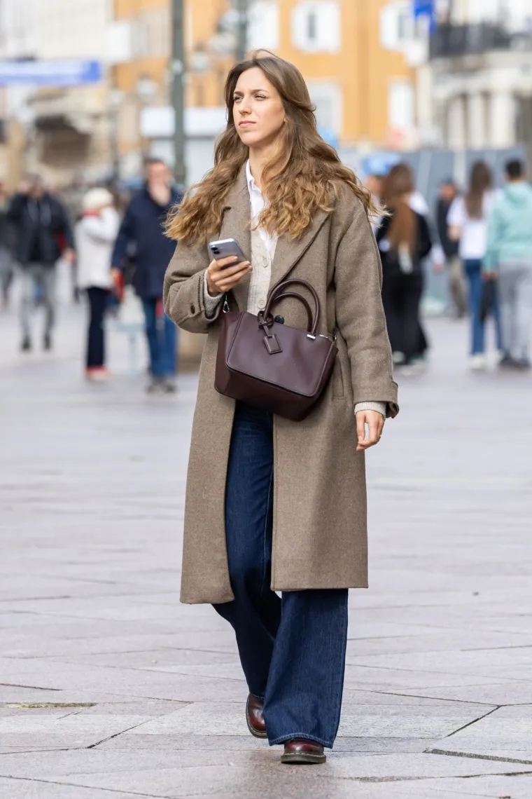 Korzo kao Milano! Djevojka u crnoj kožnoj jakni odu&scaron;evila na &scaron;pici, ali i drugi su pre&scaron;li modnu igricu