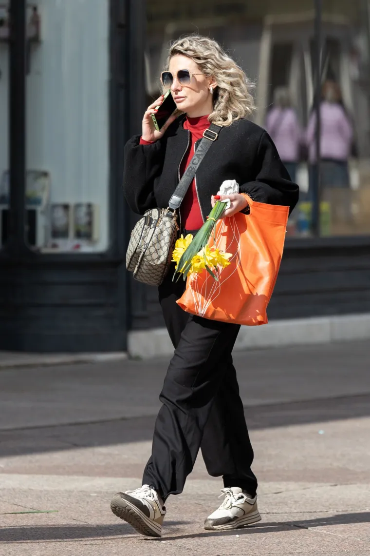 Korzo kao Milano! Djevojka u crnoj kožnoj jakni odu&scaron;evila na &scaron;pici, ali i drugi su pre&scaron;li modnu igricu