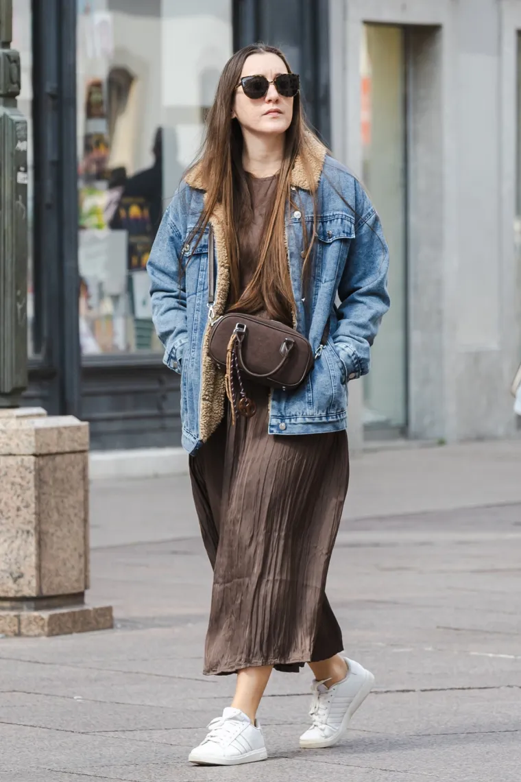 Korzo kao Milano! Djevojka u crnoj kožnoj jakni odu&scaron;evila na &scaron;pici, ali i drugi su pre&scaron;li modnu igricu