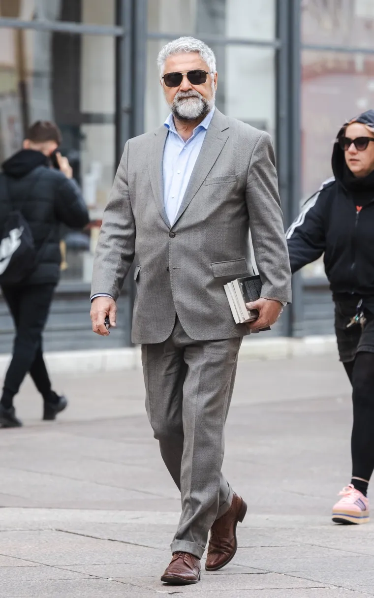 Korzo kao Milano! Djevojka u crnoj kožnoj jakni odu&scaron;evila na &scaron;pici, ali i drugi su pre&scaron;li modnu igricu