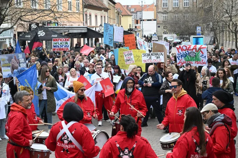 Autobusi iz cijele Hrvatske stigli u Zagreb! Poslana o&scaron;tra poruka Vladi: 'AP, pao si na ispitu'