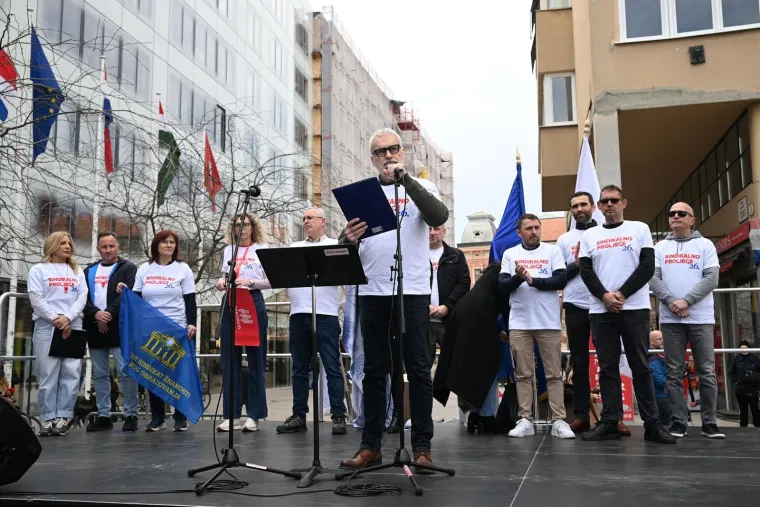 Autobusi iz cijele Hrvatske stigli u Zagreb! Poslana o&scaron;tra poruka Vladi: 'AP, pao si na ispitu'