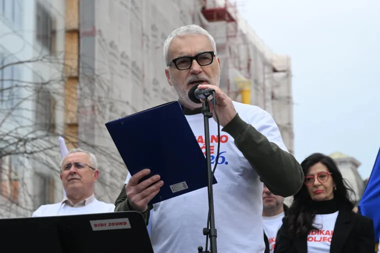 Autobusi iz cijele Hrvatske stigli u Zagreb! Poslana o&scaron;tra poruka Vladi: 'AP, pao si na ispitu'