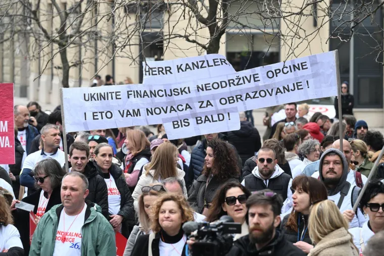 Autobusi iz cijele Hrvatske stigli u Zagreb! Poslana o&scaron;tra poruka Vladi: 'AP, pao si na ispitu'