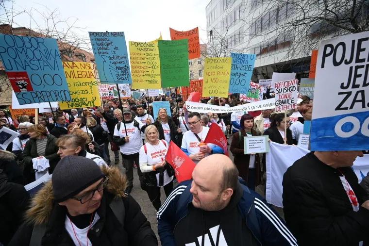 Autobusi iz cijele Hrvatske stigli u Zagreb! Poslana o&scaron;tra poruka Vladi: 'AP, pao si na ispitu'