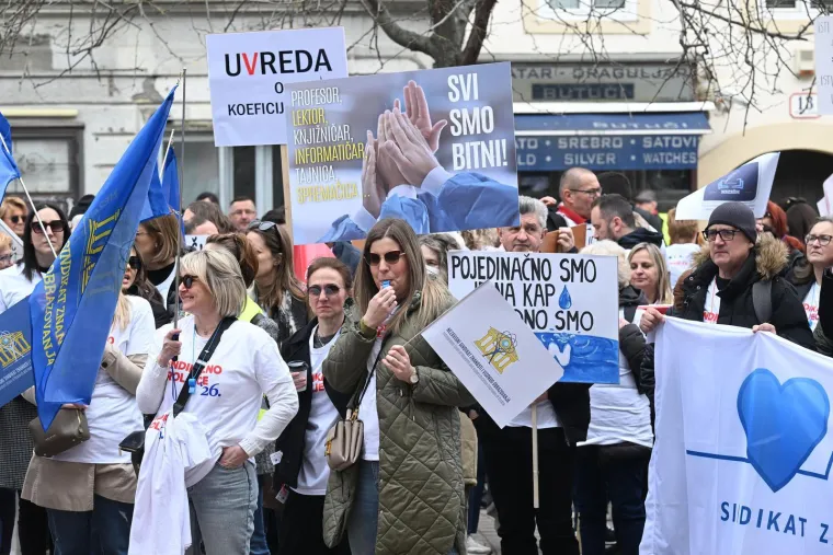 Autobusi iz cijele Hrvatske stigli u Zagreb! Poslana o&scaron;tra poruka Vladi: 'AP, pao si na ispitu'