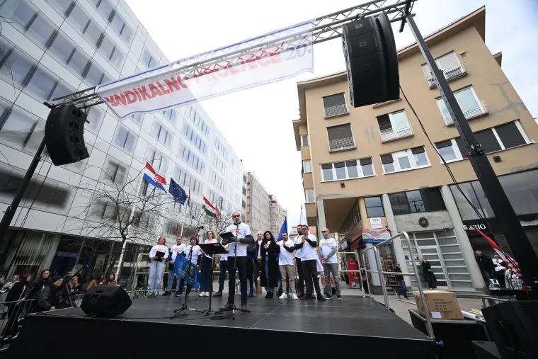 Autobusi iz cijele Hrvatske stigli u Zagreb! Poslana o&scaron;tra poruka Vladi: 'AP, pao si na ispitu'