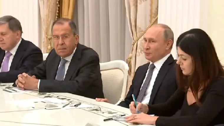 Ona je Putinov as iz rukava! Uz ovu fatalnu prevoditeljicu rijetki čuju &scaron;to Vladimir govori