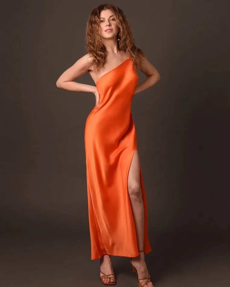 Ona je Putinov as iz rukava! Uz ovu fatalnu prevoditeljicu rijetki čuju &scaron;to Vladimir govori