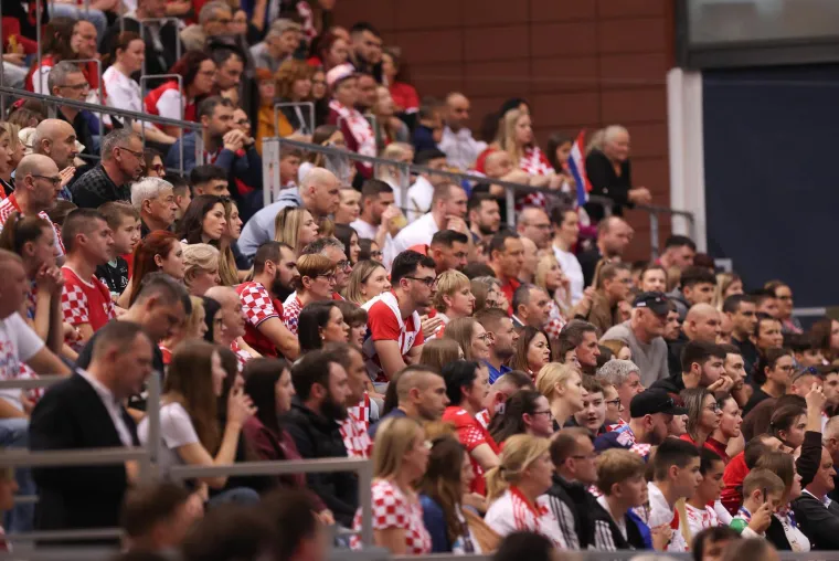 Tribine pune ljepote, glamura i poznatih lica: Evo tko je bio na utakmici Hrvatska - &Scaron;vicarska