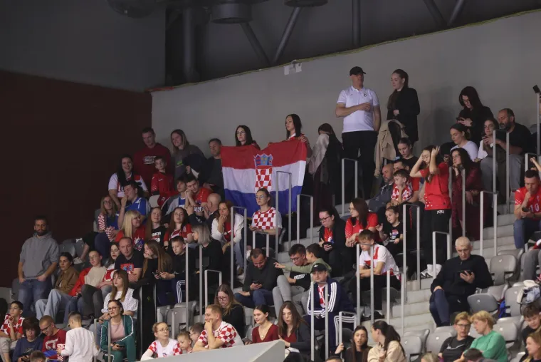 Tribine pune ljepote, glamura i poznatih lica: Evo tko je bio na utakmici Hrvatska - &Scaron;vicarska