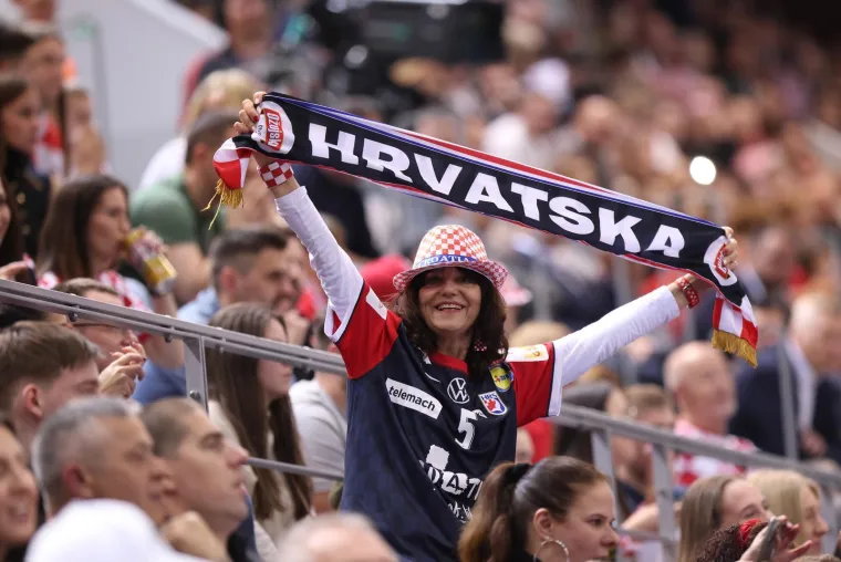 Tribine pune ljepote, glamura i poznatih lica: Evo tko je bio na utakmici Hrvatska - &Scaron;vicarska