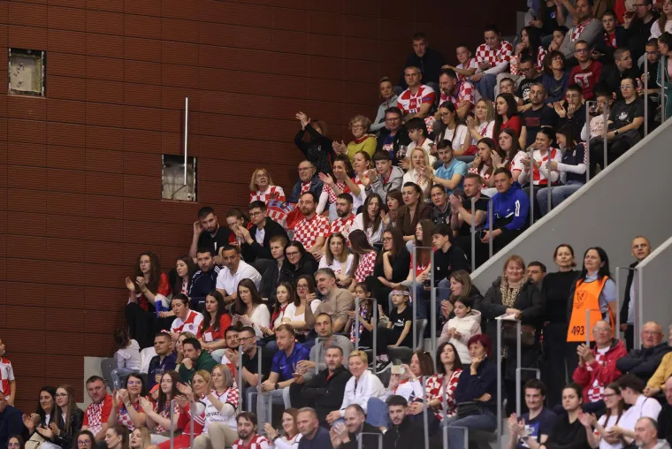 Tribine pune ljepote, glamura i poznatih lica: Evo tko je bio na utakmici Hrvatska - &Scaron;vicarska