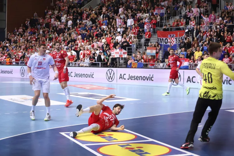 Tribine pune ljepote, glamura i poznatih lica: Evo tko je bio na utakmici Hrvatska - &Scaron;vicarska