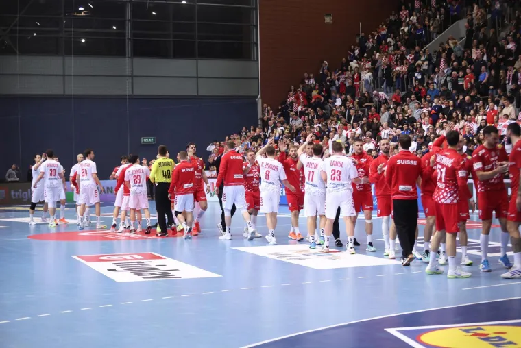 Tribine pune ljepote, glamura i poznatih lica: Evo tko je bio na utakmici Hrvatska - &Scaron;vicarska