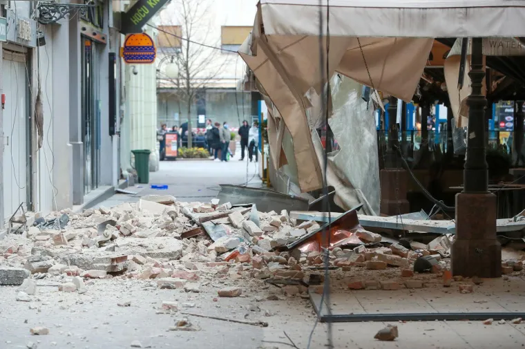 Kao da je bilo jučer: Držali smo smo se skupa, a nismo smjeli. Zemlja se tresla, cigle su padale...