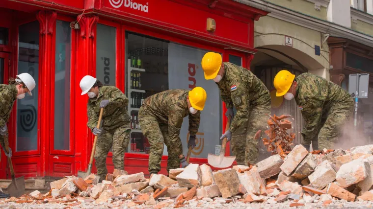 Kao da je bilo jučer: Držali smo smo se skupa, a nismo smjeli. Zemlja se tresla, cigle su padale...