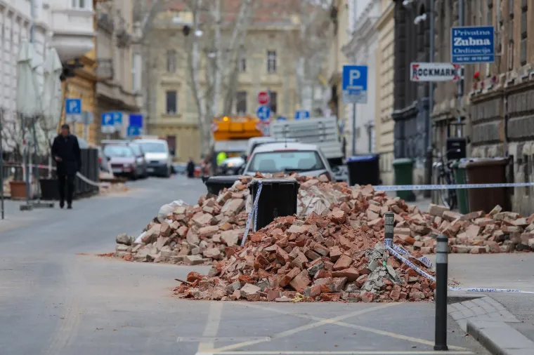 Kao da je bilo jučer: Držali smo smo se skupa, a nismo smjeli. Zemlja se tresla, cigle su padale...