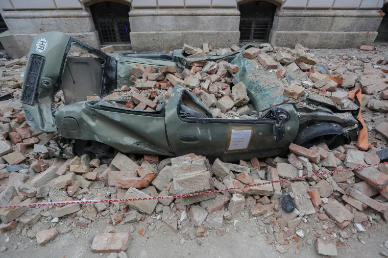 Kao da je bilo jučer: Držali smo smo se skupa, a nismo smjeli. Zemlja se tresla, cigle su padale...