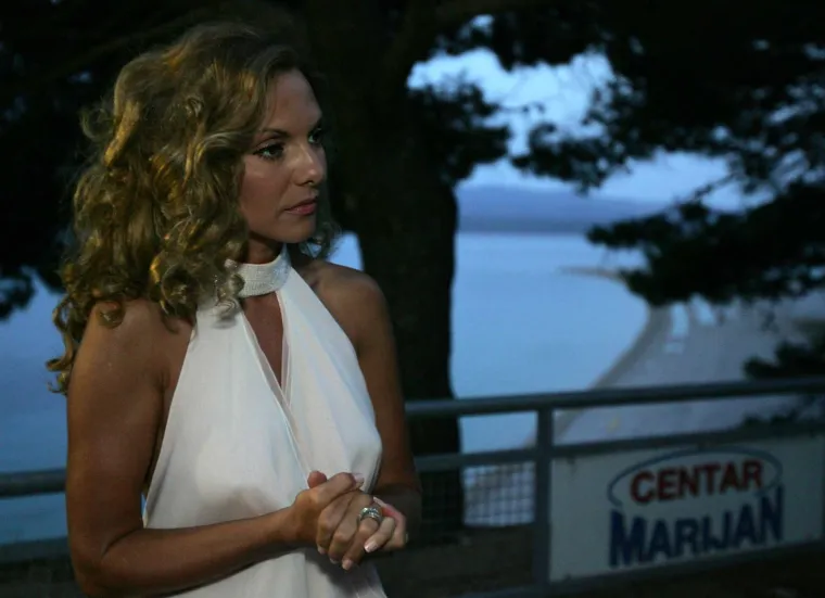 Bila je najveća zvijezda 90-ih, biv&scaron;i ju je izbacio na ulicu: Evo kako se mijenjala Vlatka Pokos