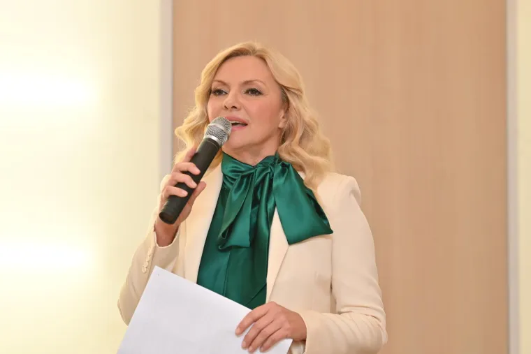 Bila je najveća zvijezda 90-ih, biv&scaron;i ju je izbacio na ulicu: Evo kako se mijenjala Vlatka Pokos