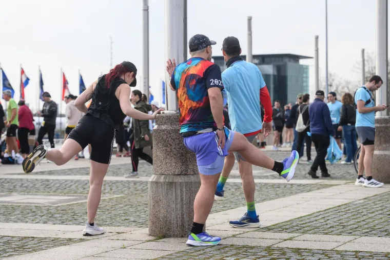 Tisuće ljudi jutros trčalo Zagrebom: Pogledajte atmosferu ispred NSK