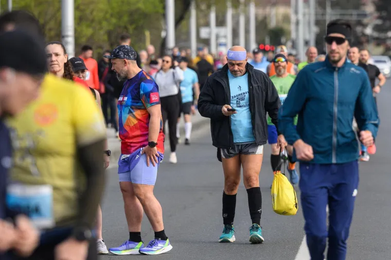 Tisuće ljudi jutros trčalo Zagrebom: Pogledajte atmosferu ispred NSK