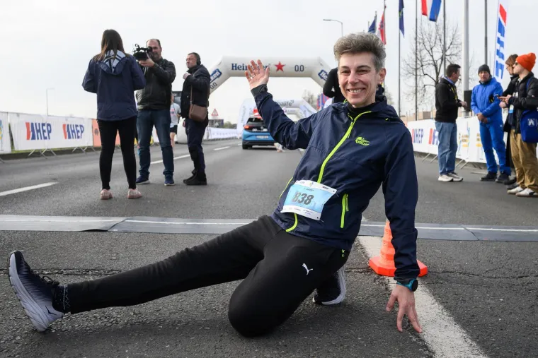 Tisuće ljudi jutros trčalo Zagrebom: Pogledajte atmosferu ispred NSK