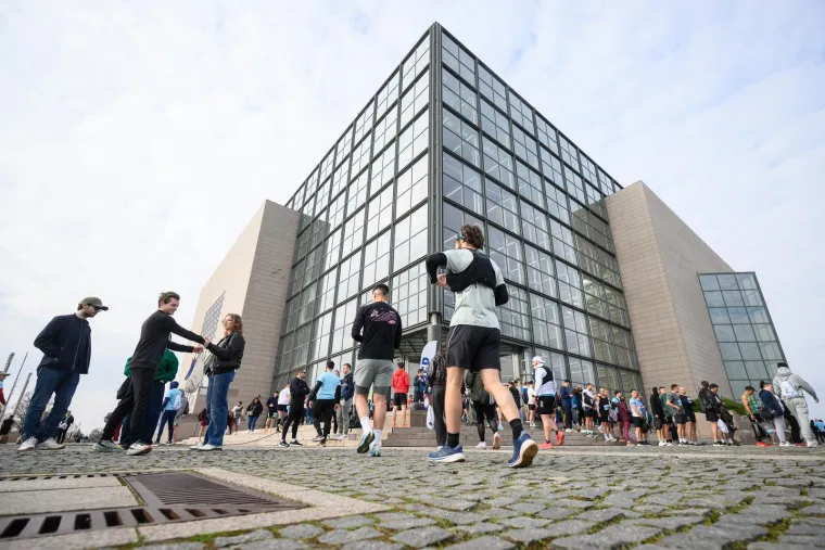 Tisuće ljudi jutros trčalo Zagrebom: Pogledajte atmosferu ispred NSK