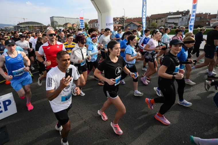 Tisuće ljudi jutros trčalo Zagrebom: Pogledajte atmosferu ispred NSK
