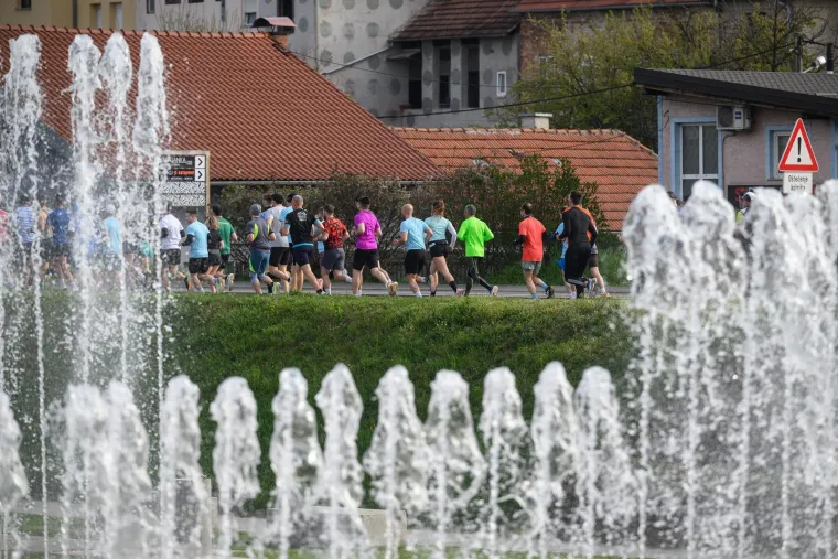 Tisuće ljudi jutros trčalo Zagrebom: Pogledajte atmosferu ispred NSK