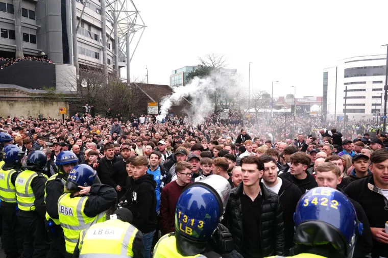 Sunderland slavio u žestokom derbiju kojemu su prethodili veliki navijački neredi