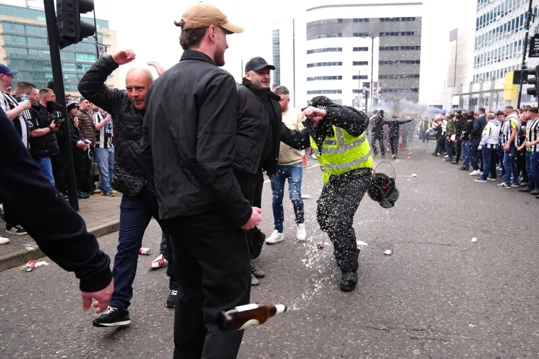 Sunderland slavio u žestokom derbiju kojemu su prethodili veliki navijački neredi
