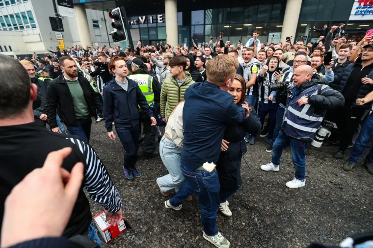 Sunderland slavio u žestokom derbiju kojemu su prethodili veliki navijački neredi